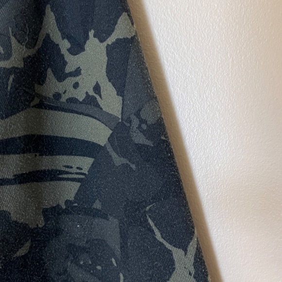 Lululemon Define Full Zip Camo Jacket - Women's Size 4 - Green - Picture 9 of 14